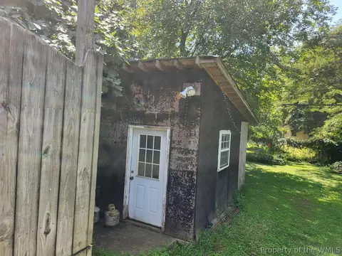 Exterior - 119 Shenandoah Rd, Hampton, VA 23661 photo 4 of 11