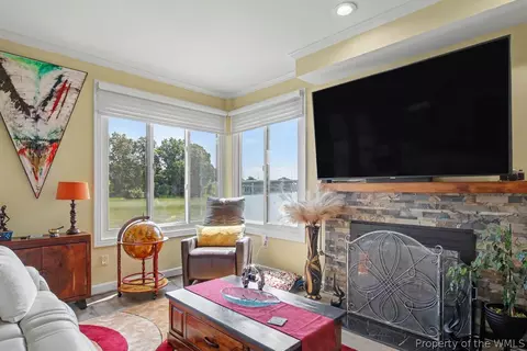 Living - 30 Brough Ln #103, Hampton, VA 23669 photo 3 of 6