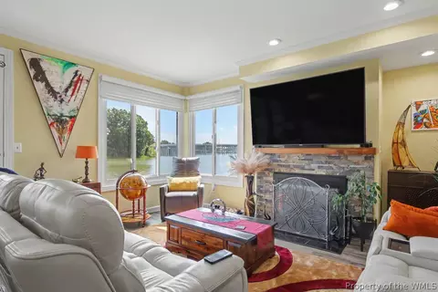 Living - 30 Brough Ln #103, Hampton, VA 23669 photo 2 of 6