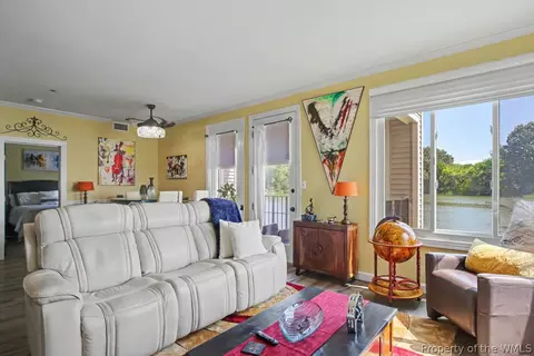 Living - 30 Brough Ln #103, Hampton, VA 23669 photo 5 of 6