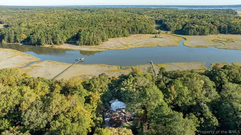 View/Area - 222 W Queens Dr, Williamsburg, VA 23185 photo 3 of 5