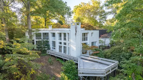 Exterior - 222 W Queens Dr, Williamsburg, VA 23185 photo 1 of 6