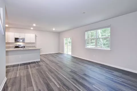 Living - 7785 Patriots Way E, Gloucester, VA 23061 photo 3 of 4