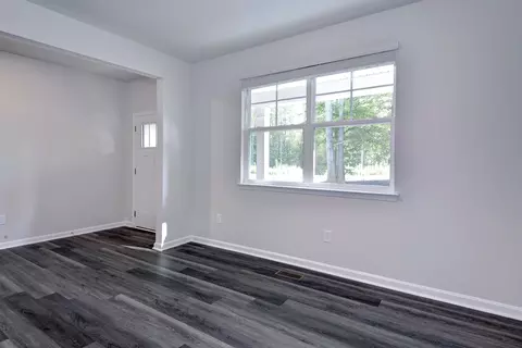 Living - 7785 Patriots Way E, Gloucester, VA 23061 photo 1 of 4