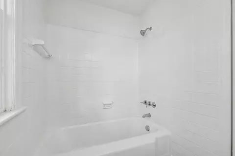 Bath - 213 Brooke Dr, Hampton, VA 23669 photo 4 of 5
