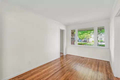 Living - 213 Brooke Dr, Hampton, VA 23669 photo 6 of 10