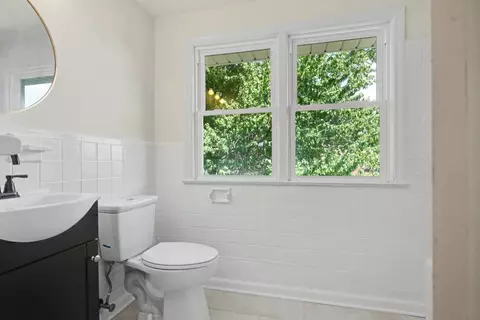 Bath - 213 Brooke Dr, Hampton, VA 23669 photo 5 of 5