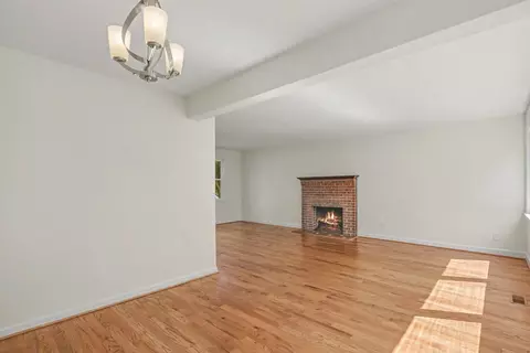 Living - 213 Brooke Dr, Hampton, VA 23669 photo 5 of 10