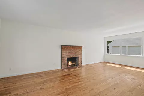 Living - 213 Brooke Dr, Hampton, VA 23669 photo 1 of 10