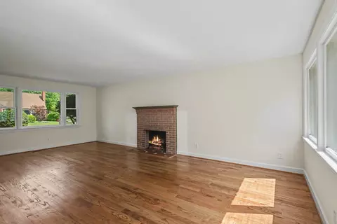 Living - 213 Brooke Dr, Hampton, VA 23669 photo 4 of 10
