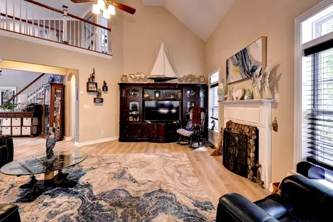 Living - 103 Sloop Ct, Williamsburg, VA 23185 photo 2 of 4