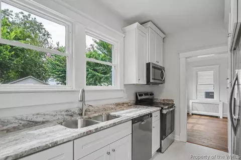 Kitchen - 117 Pochin Pl, Hampton, VA 23661 photo 2 of 2