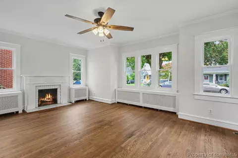 Living - 117 Pochin Pl, Hampton, VA 23661 photo 2 of 4