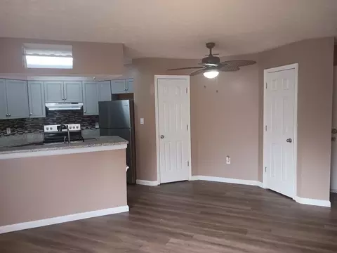 Living - 89 Cape Dorey Dr #3A, Hampton, VA 23666 photo 4 of 4