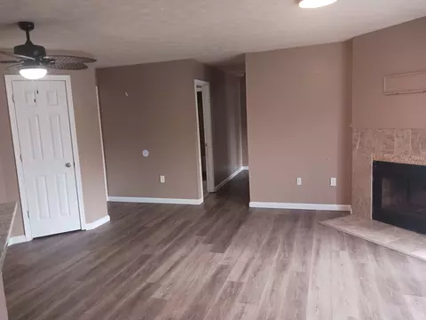 Living - 89 Cape Dorey Dr #3A, Hampton, VA 23666 photo 2 of 4