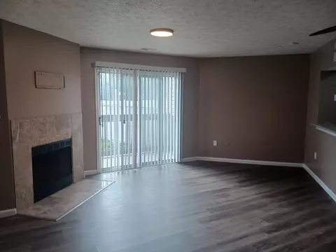 Living - 89 Cape Dorey Dr #3A, Hampton, VA 23666 photo 1 of 4