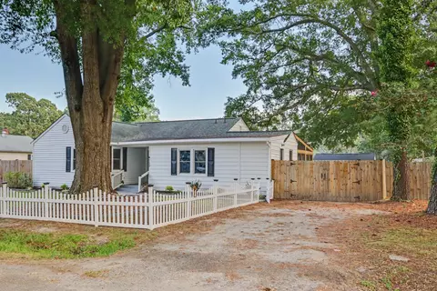 712 Paul St, Newport News, VA 23605