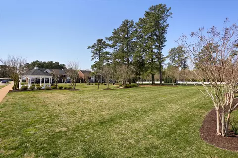 Exterior - 100 Park Pl, Williamsburg, VA 23185 photo 7 of 9