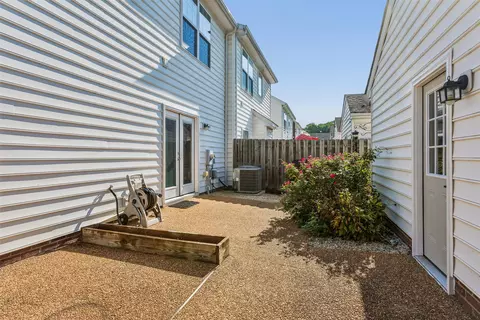 Exterior - 100 Park Pl, Williamsburg, VA 23185 photo 4 of 9