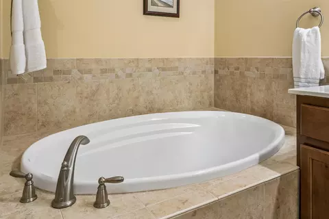 Bath - 100 Park Pl, Williamsburg, VA 23185 photo 8 of 8