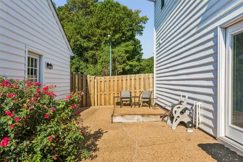 Exterior - 100 Park Pl, Williamsburg, VA 23185 photo 5 of 9
