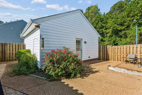 Exterior - 100 Park Pl, Williamsburg, VA 23185 photo 6 of 9