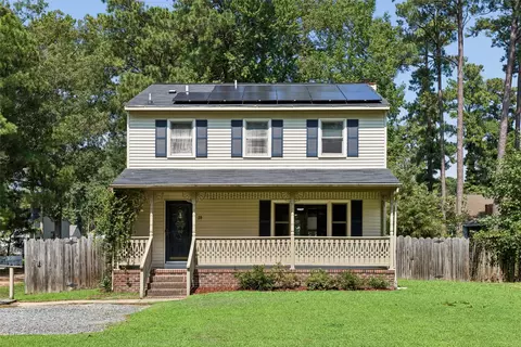 28 Holly St, Poquoson, VA 23662