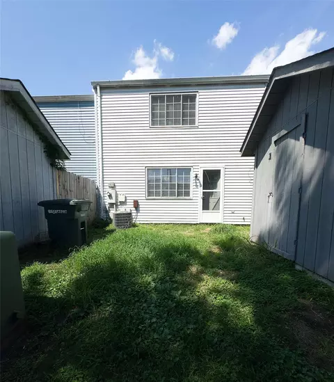 Exterior - 1337 Peabody Dr, Hampton, VA 23666 photo 2 of 5