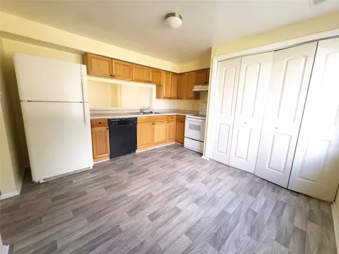 Kitchen - 1337 Peabody Dr, Hampton, VA 23666 photo 2 of 6