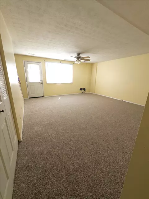 Living - 1337 Peabody Dr, Hampton, VA 23666 photo 1 of 1