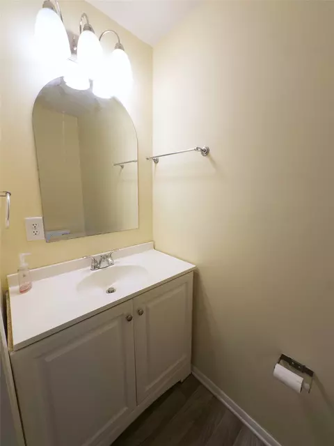 Bath - 1337 Peabody Dr, Hampton, VA 23666 photo 3 of 3