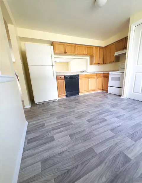 Kitchen - 1337 Peabody Dr, Hampton, VA 23666 photo 5 of 6