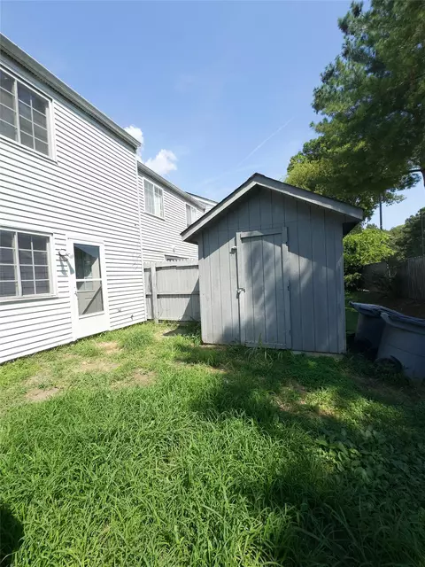 Exterior - 1337 Peabody Dr, Hampton, VA 23666 photo 4 of 5