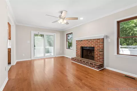 Living - 20 Rhoda Ct, Hampton, VA 23664 photo 2 of 4