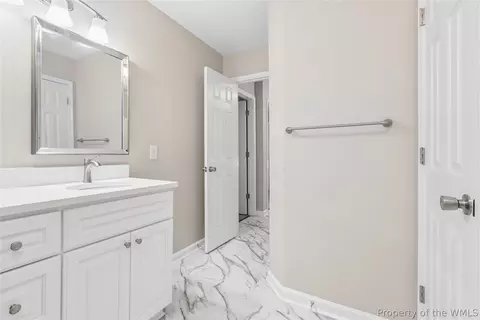 Bath - 20 Rhoda Ct, Hampton, VA 23664 photo 3 of 6