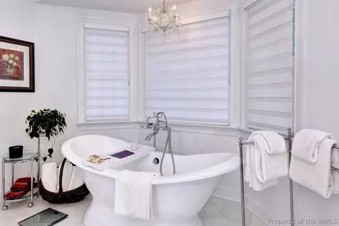 Bath - 2900 Thomas Smith Ln, Williamsburg, VA 23185 photo 5 of 11
