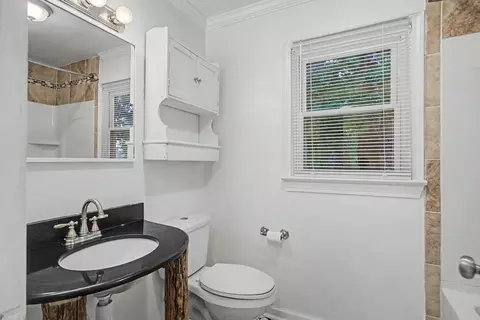 Bath - 2908 Bending Oak Dr, Hampton, VA 23666 photo 3 of 4