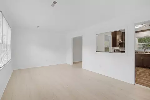 Living - 2908 Bending Oak Dr, Hampton, VA 23666 photo 2 of 4