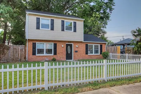 Exterior - 2908 Bending Oak Dr, Hampton, VA 23666 photo 5 of 9