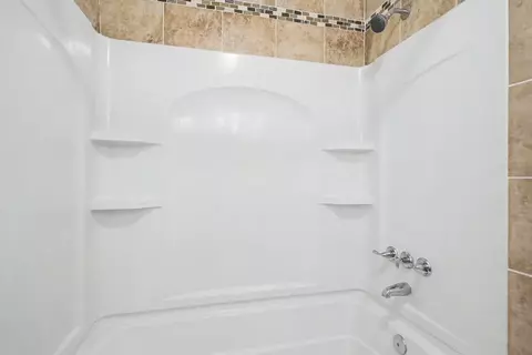 Bath - 2908 Bending Oak Dr, Hampton, VA 23666 photo 4 of 4