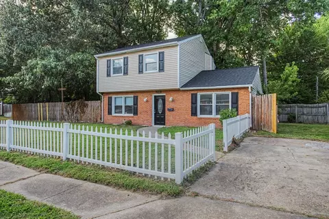 Exterior - 2908 Bending Oak Dr, Hampton, VA 23666 photo 6 of 9