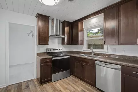 Kitchen - 2908 Bending Oak Dr, Hampton, VA 23666 photo 2 of 2