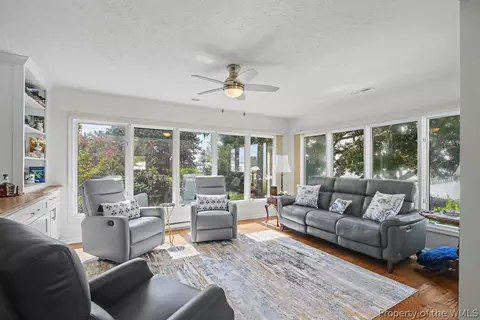 Living - 70 Old Meribeth Rd, Hampton, VA 23669 photo 1 of 7