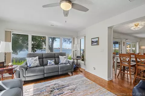 Living - 70 Old Meribeth Rd, Hampton, VA 23669 photo 3 of 7