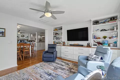 Living - 70 Old Meribeth Rd, Hampton, VA 23669 photo 2 of 7