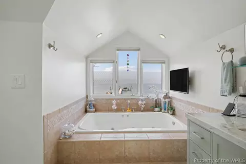 Bath - 70 Old Meribeth Rd, Hampton, VA 23669 photo 8 of 8