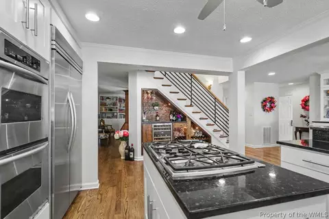 Kitchen - 70 Old Meribeth Rd, Hampton, VA 23669 photo 4 of 6