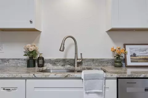 Kitchen - 512 Dunning St, Williamsburg, VA 23185 photo 4 of 4