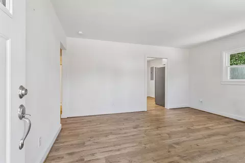 Living - 512 Dunning St, Williamsburg, VA 23185 photo 1 of 3