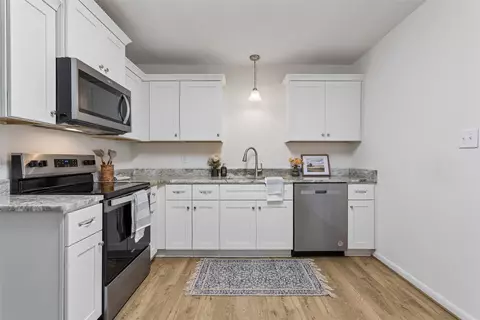 Kitchen - 512 Dunning St, Williamsburg, VA 23185 photo 3 of 4